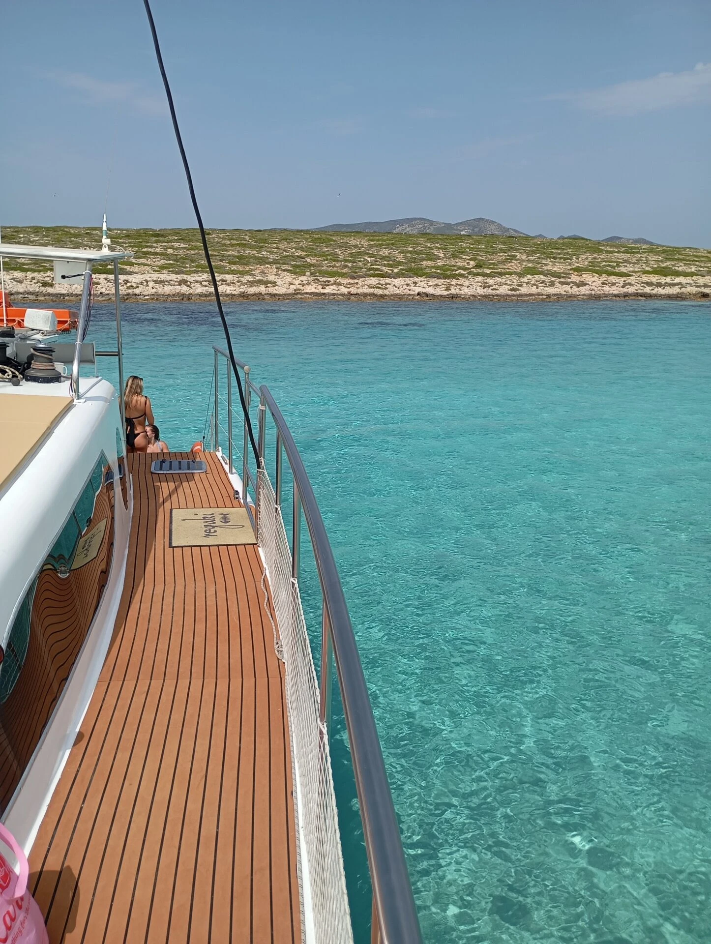 Beautful sea waters on the side of the Regaki Catamaran